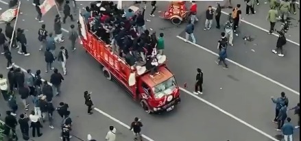 Gabungan masyarakat sipil dan mahasiswa Surabaya berencana kembali menggelar aksi 'Tolak UU TNI', Senin (243). (X@neVerAl0nely)